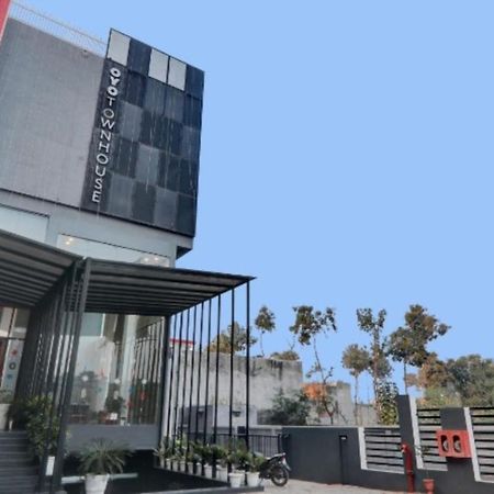 Hotel Landmark, לקנאו מראה חיצוני תמונה